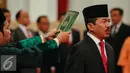 Kepala Lemsaneg Djoko Setiadi  disumpah jabatan saat pelantikan di Istana Negara, Jakarta, Jumat (8/1/2016). Jabatan Djoko Setiadi diperpanjang oleh Presiden Jokowi setelah sebelumnya menduduki posisi yang sama sejak 2011. (Liputan6.com/Faizal Fanani)