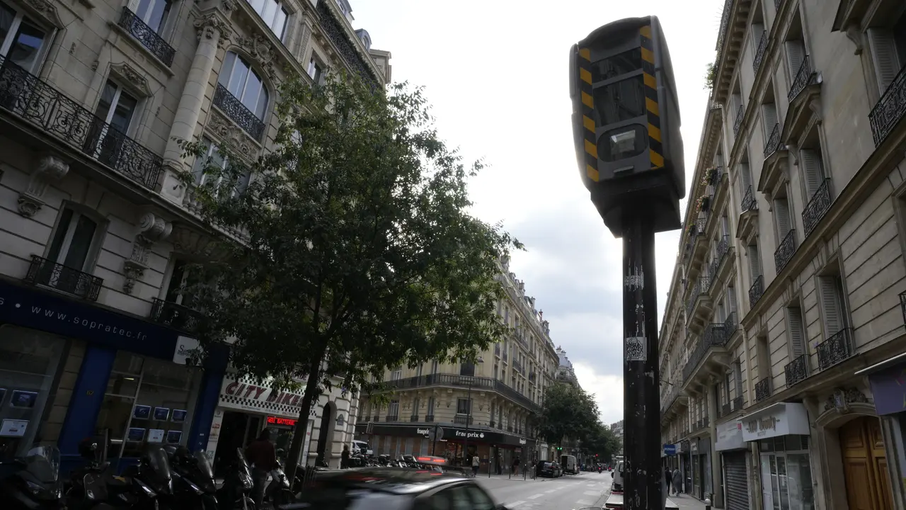 Kota Paris Pasang Kamera Kecepatan di Jalan