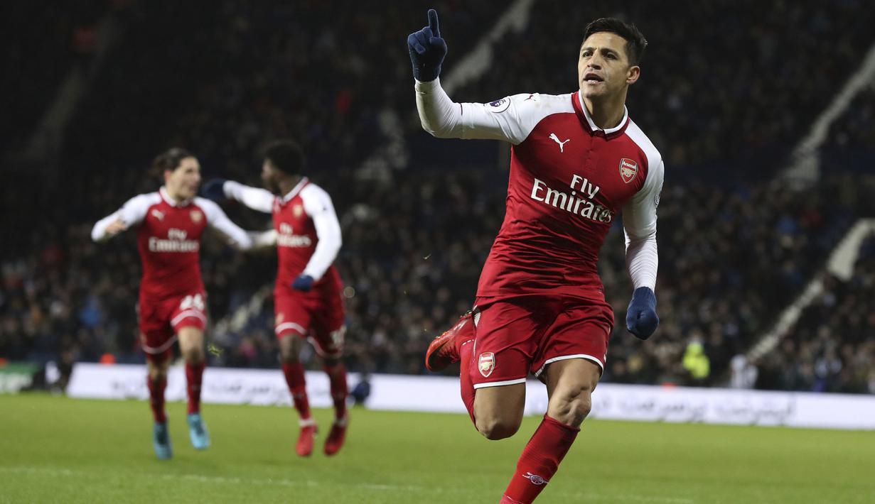 Pemain Arsenal, Alexis Sanchez merayakan gol saat melawan West Bromwich Albion pada lanjutan Premier League di The Hawthorns, West Bromwich, (31/12/2017). Arsenal bermain imbang 1-1 dengan West Bromwich. (Martin Rickett/PA via AP)
