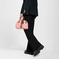Speedy P9 Bandoulière Monogram Leather bag dari Louis Vuitton memikat perhatian. Tas ini memiliki beragam keistimewaan yang patut diacungi jempol. / Foto dok: Louis Vuitton.