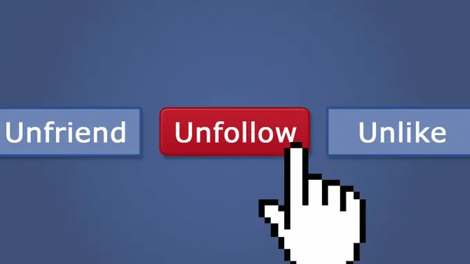 [Bintang] Bawel di Sosmed, 3 Zodiak Ini Paling Sering di Unfriend! Kamu?