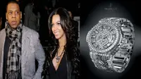 Pada saat pertunjukan rap di berbagai program televisi atau offline, Jay-Z tampak selalu mengenakan banyak jam tangan di lengannya. 