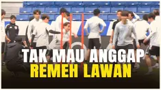 Timnas Jepang melakukan latihan resmi jelang laga menghadapi Timnas Indonesia. Meski sudah dipastikan lolos Piala Dunia 2026, Samurai Biru tak mau anggap enteng Garuda dan akan kerahkan kekuatan maksimal.