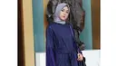 Mantan personel girl band Cherry Belle ini sellau berhasil tampil memesona dengan hijab dan padu-padan busana yang dikenakannya dalam keseharian. (Instagram/anisarahma_12)