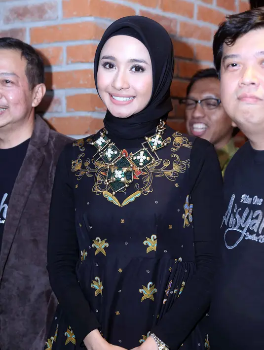 Film yang mengambil lokasi syuting di Atambua dan Ciwedei, film ini juga dibintangi oleh Ge Pamungkas, Lidya Kandaou dan Arie Kriting. (Nurwahyunan/Bintang.com)