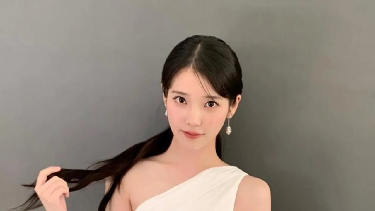 OOTD Dress ala IU (Instagram/@dlwlrma)