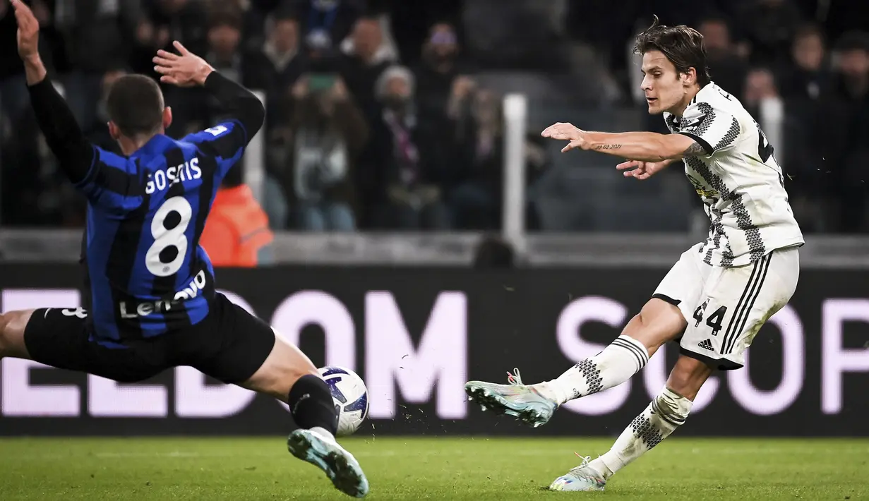 Sementara itu, gol kedua Si Nyonya tua melalui sepakan Nicolo Fagioli pada menit ke-85. Lagi-lagi dari situasi serangan balik dan umpan dari Kostic. (AP/LaPresse/Fabio Ferrari)
