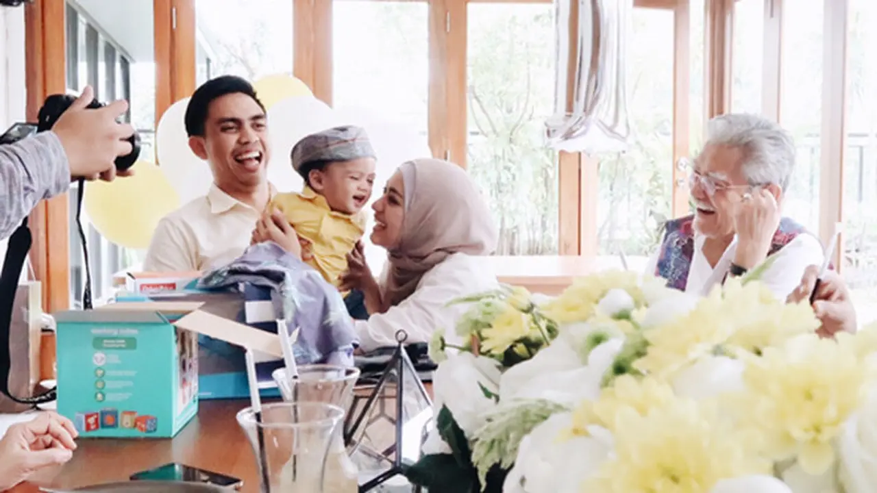 [Bintang] Ayudia Bing Slamet dan Suami