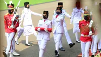 Pasukan Pengibar Bendera Pusaka (Paskibraka) membawa Bendera Merah Putih saat upacara peringatan HUT ke-76 RI di Istana Merdeka, Selasa (17/8/2021). (Foto:Muchlis Jr-Biro Pres Sekretariat Presiden)
