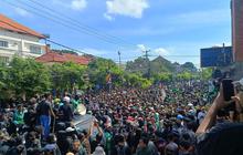 Fakta Mengejutkan: 10 Orang Terluka Akibat Kericuhan Demonstrasi Denpasar, Polisi & Warga Jadi Korban
