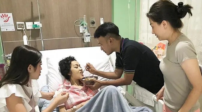 Inilah momen selama menjalani perawatan. Namun, kini Jupe meninggal dunia