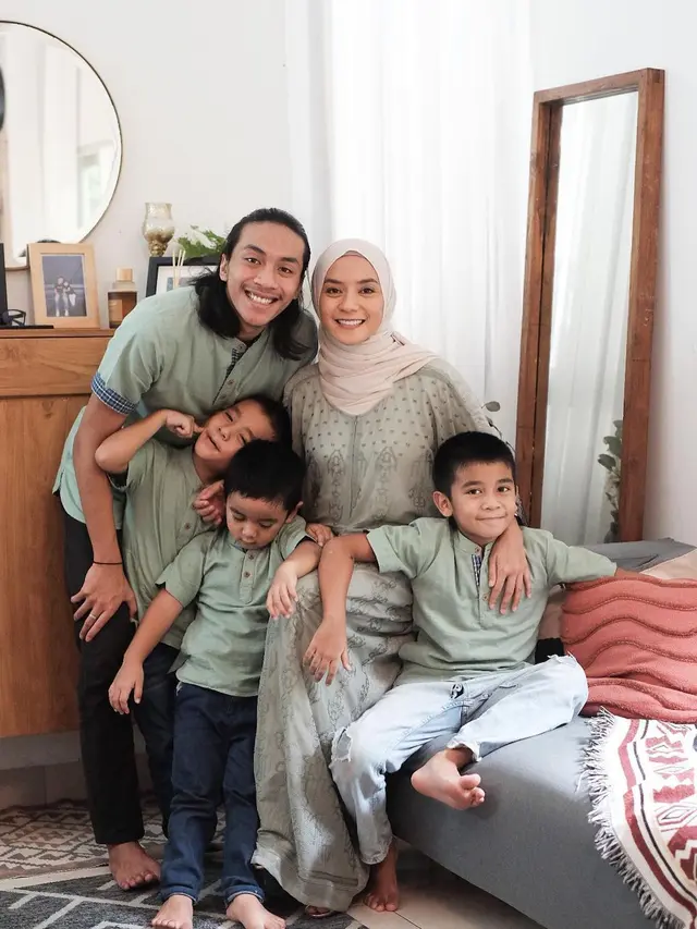 [Fimela] Enno Lerian dan Bumi Pradipa Pria Untara