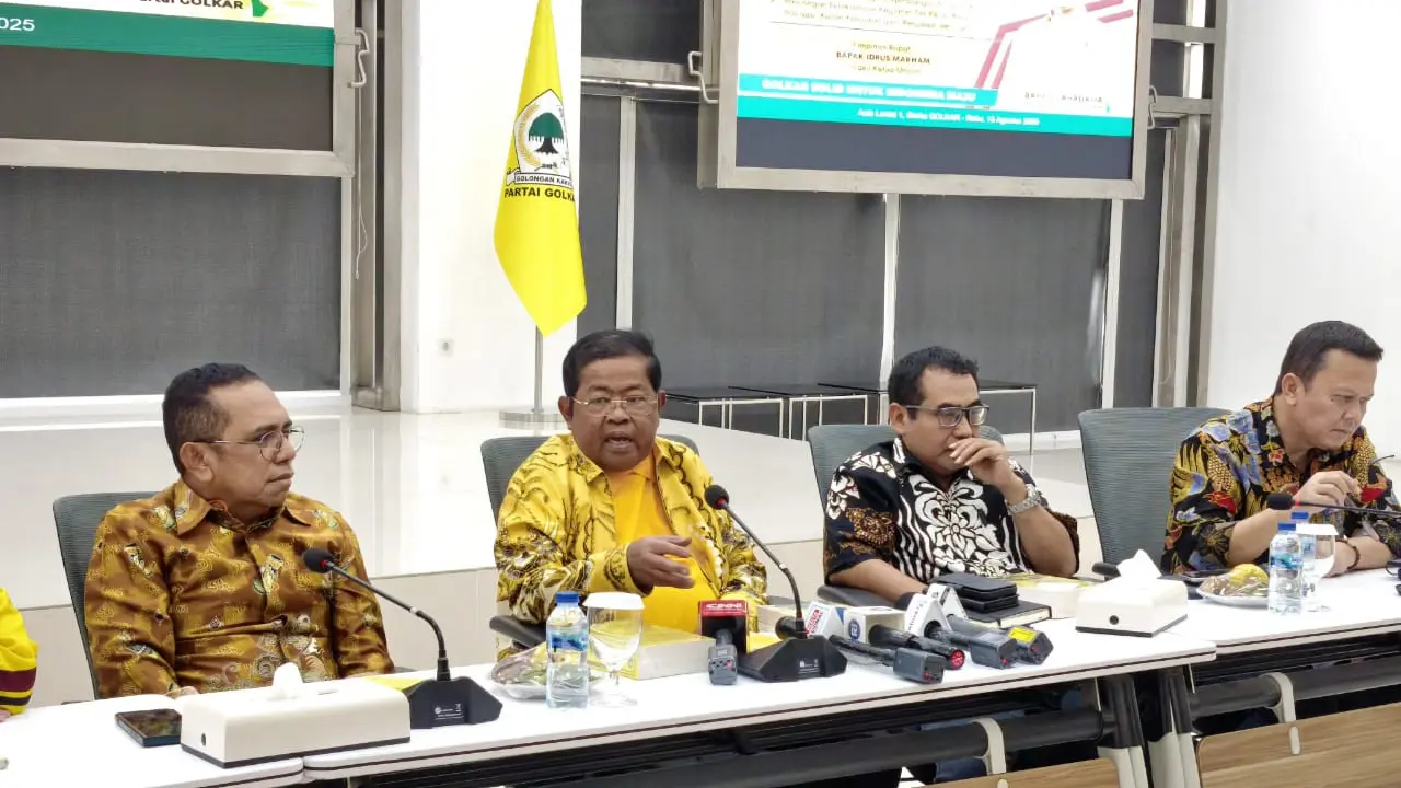 Kepala Badan Saksi Nasional Partai Golkar (BSNPG), Syahmud Basri Ngabalin (paling kiri) dan Wakil Ketua Umum sekaligus Ketua Tim Kajian Politik DPP Partai Golkar, Idrus Marham (kedua dari kiri) (Istimewa)