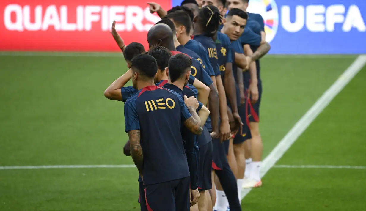 Portugal saat ini berada di puncak klasemen Grup J Kualifikasi Euro 2024 dengan torehan sempurna 18 poin dari enam pertandingan yang sudah dijalani. (MIGUEL RIOPA / AFP)