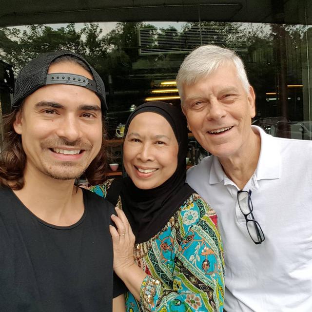 Potret Ashraf Sinclair bersama keluarganya