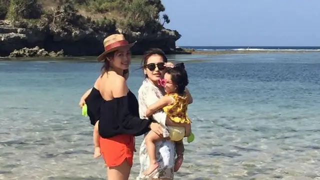 [Bintang] Ayu Ting Ting dan Jessica Iskandar