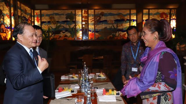 Menteri Kelautan dan Perikanan Susi Pudjiastuti melakukan pertemuan bilateral dengan Deputy Minister of Agriculture and Rural Development Vietnam, Hoàng Văn Thắng pada Jumat (12/10/2018). Dok KKP