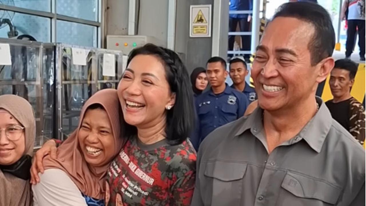 ⁠Curhat Andika Perkasa Bingung Warga Selalu Kegirangan Bertemu Istrinya 'Pamor Istri Enggak Kalah sama Saya