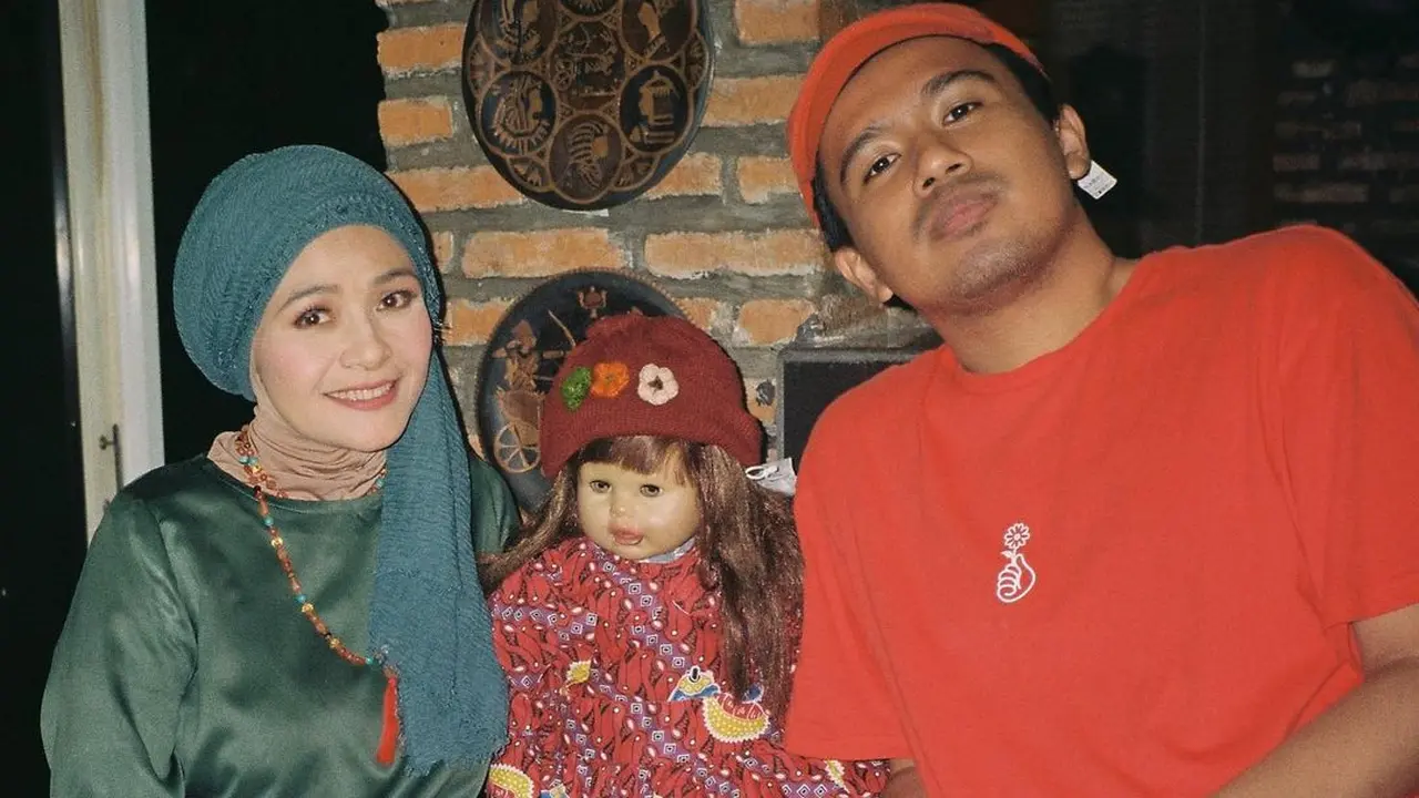 Ramai Tren Spirit Doll, Joshua Suherman Pamer Foto Bareng Boneka Legendaris Era 90-an