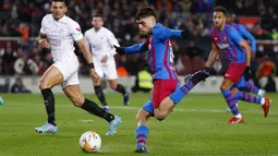 Selain itu, Los Cules juga melepaskan 19 tembakan yang enam di antaranya mengarah ke gawang. Adapun Sevilla memperoleh tiga peluang bagus dari delapan kesempatan. (AP/Joan Monfort)