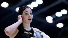 Yusra Mardini merupakan seorang atlet renang putri kategori 100 meter gaya bebas dan gaya kupu-kupu pada Olimpiade Tokyo 2020. Ia merupakan warga Suriah yang saat ini tinggal di Hamburg, Jerman dengan status pengungsi. (Foto: AFP/Ronny Hartmann)