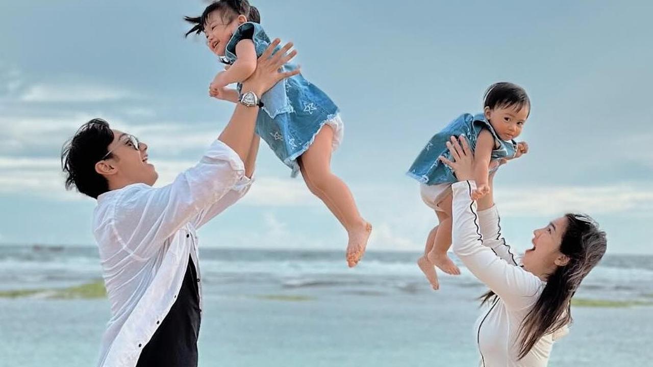 10 Foto Keseruan Keluarga Pasangan Felicya Angelista dan Caesar Hito Liburan di Bali, Potret Lucu Dua Putrinya Gemesin Banget!