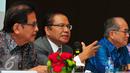 Menko Maritim, Rizal Ramli (tengah) memberikan keterangan saat konpres di Jakarta, Sabtu (3/10/2015). Pemerintah Indonesia bersama Pemerintah Malaysia sepakat membentuk organisasi kelapa sawit. (Liputan6.com/Helmi Afandi)