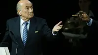 Presiden FIFA Sepp Blatter usai pemilihan (Reuters)