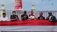 Bendera Merah Putih sepanjang 77 meter dibentangkan di Istana Maimun