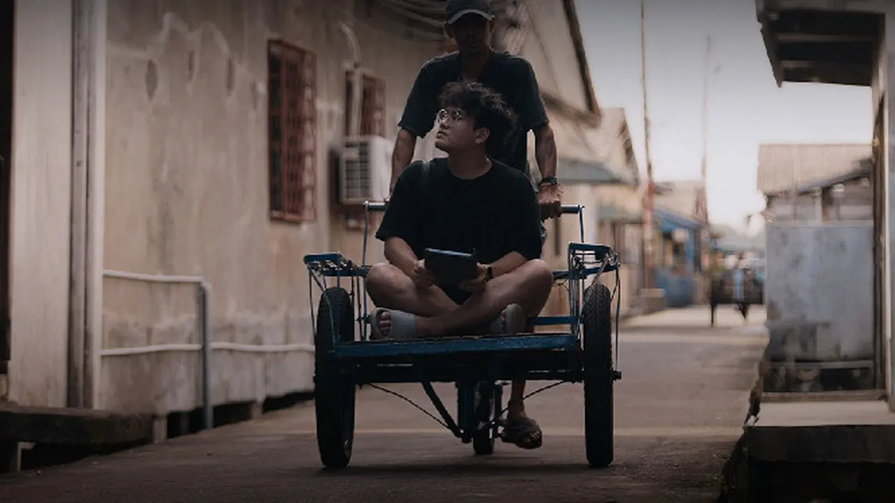 Kreator konten edukatif Yesaya dalam film documenter 'Angin dan Harapan'. Credit: Infinix Indonesia