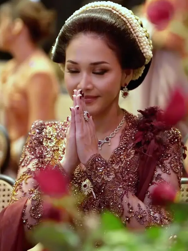 Potret Maia Estianty saat Akad Nikah El Syifa dengan Perhiasan Set Red Ruby yang Memukau