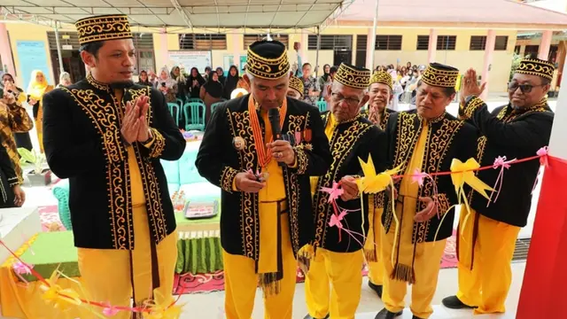 Wali Kota Khairul Berikan 63 Penghargaan dan Tandatangani 18 Prasasti