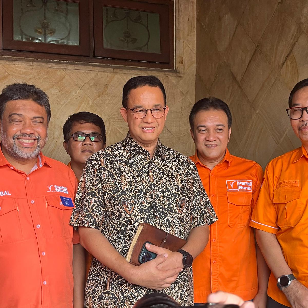 Partai Buruh menunggu partai politik (parpol) besar lainnya untuk mengusung Anies maju di Pemilihan Gubernur atau Pilgub Jakarta 2024.