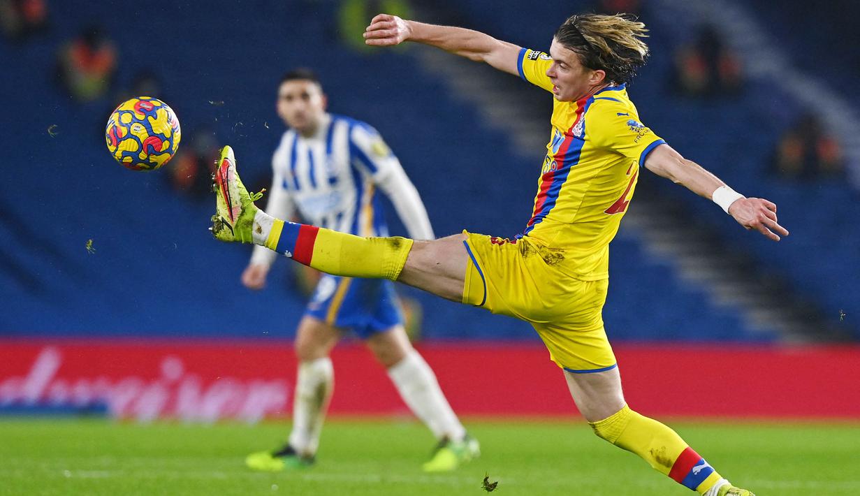 Conor Gallagher - Pemain lulusan akademi Chelsea ini belum sekalipun memperkuat tim senior lantaran lebih sering dipinjamkan ke klub lain. Musim ini Gallagher yang bermain untuk Crystal Palace sukses mengemas 8 gol. (AFP/Glyn Kirk)
