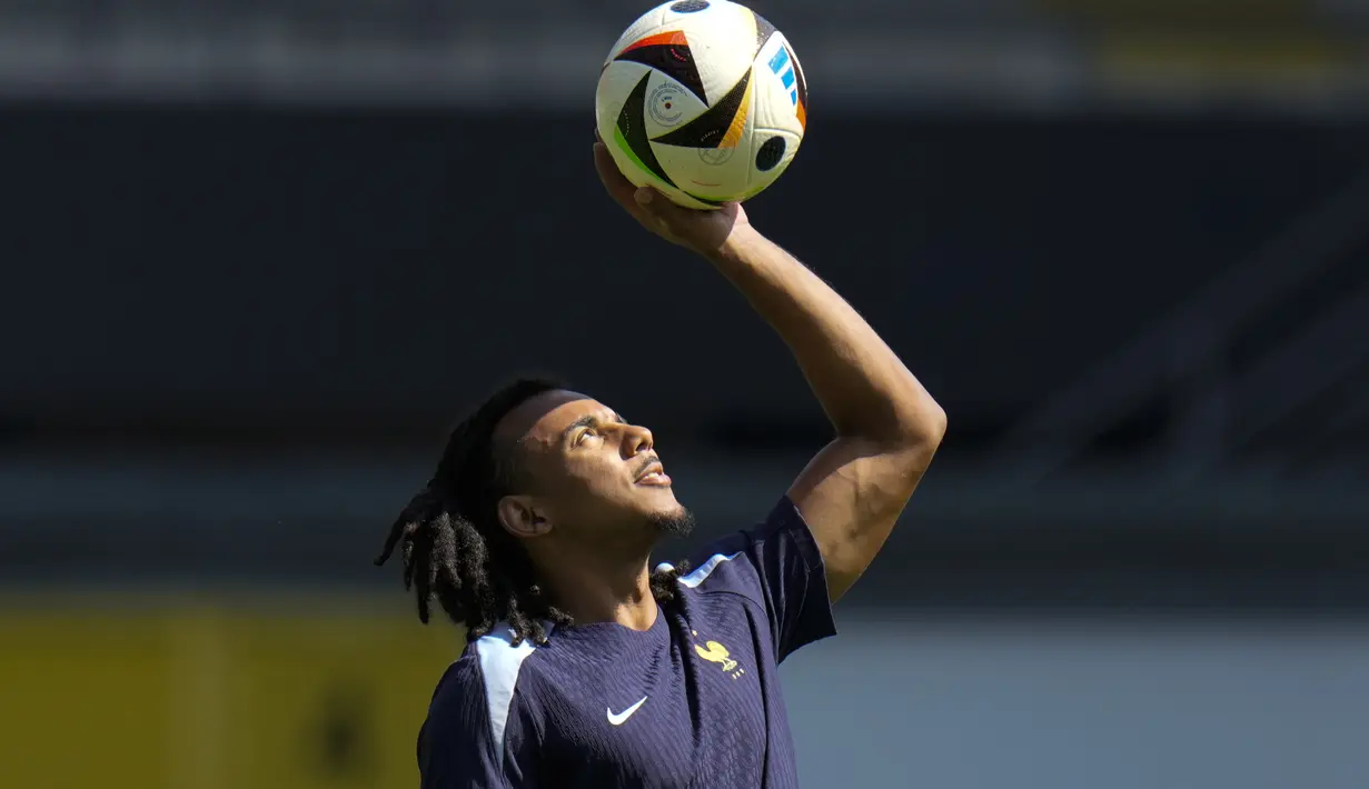 Laga ini menjadi kesempatan bagi Prancis untuk mengunci status juara grup. (AP Photo/Hassan Ammar)