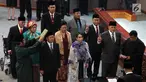 Sembilan anggota DPR membacakan sumpah dan janji saat Pergantian Antar Waktu (PAW) pada Rapat Paripurna DPR, Jakarta, Selasa (2/10). Sembilan anggota PAW tersebut terdiri dari empat fraksi. (Liputan6.com/JohanTallo)