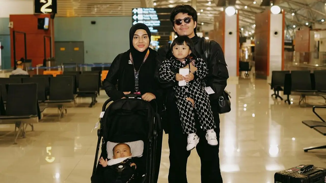 Momen Atta Halilintar dan Aurel Hermansyah Laksanakan Umroh Bareng, Hadiah Anniversary Ke-3