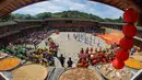 Warga tampil dalam acara untuk memperingati panen raya di Desa Jiyang, Datian, Provinsi Fujian, China, 20 September 2020. Berbagai aktivitas digelar di seluruh negeri untuk menyambut festival panen petani China ketiga yang jatuh pada 22 September. (Xinhua/Lin Wenbin)