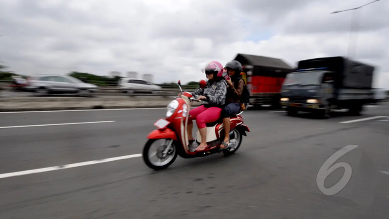 Danau Sunter Meluap, Pengendara Motor Masuk Tol Sunter