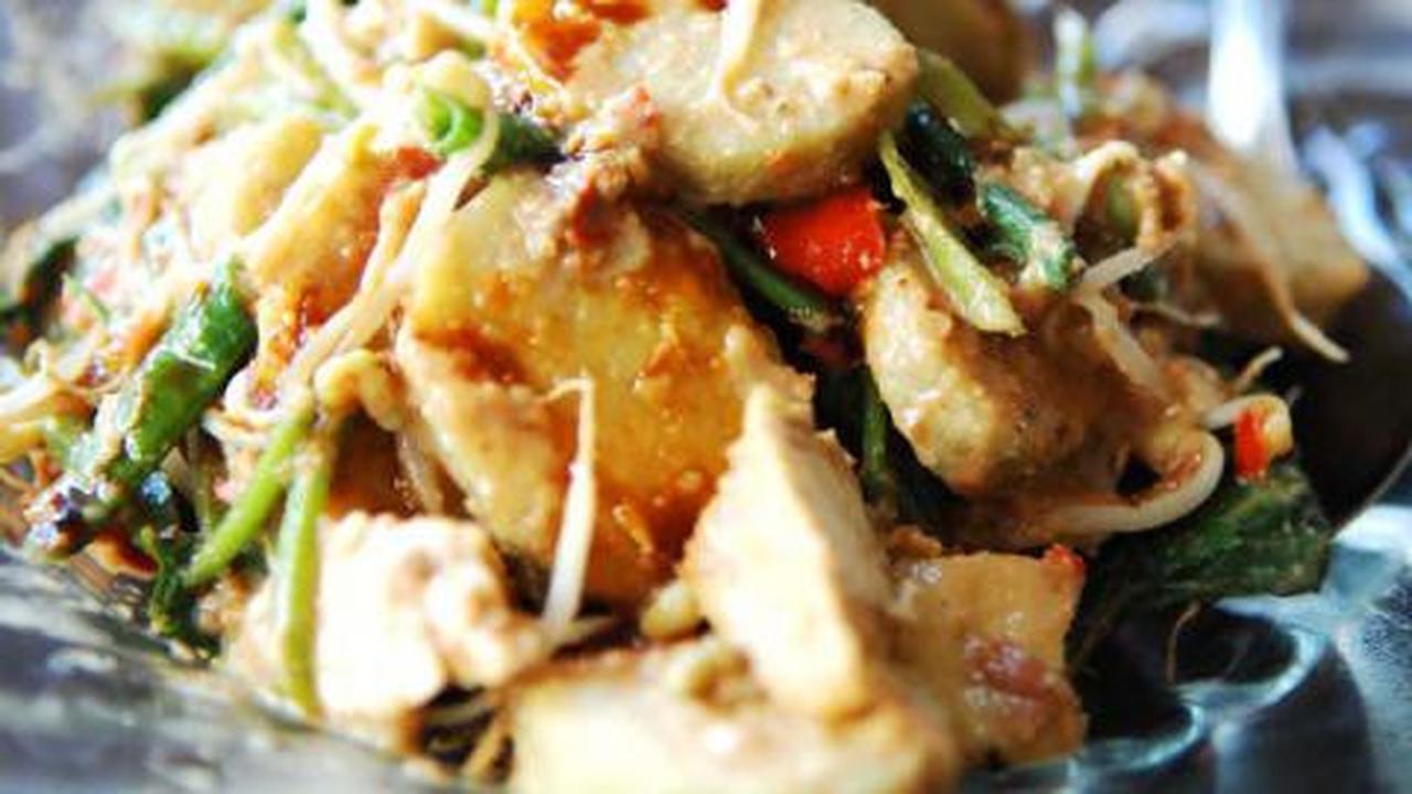 Tipat cantok, sajian ketupat ala Bali