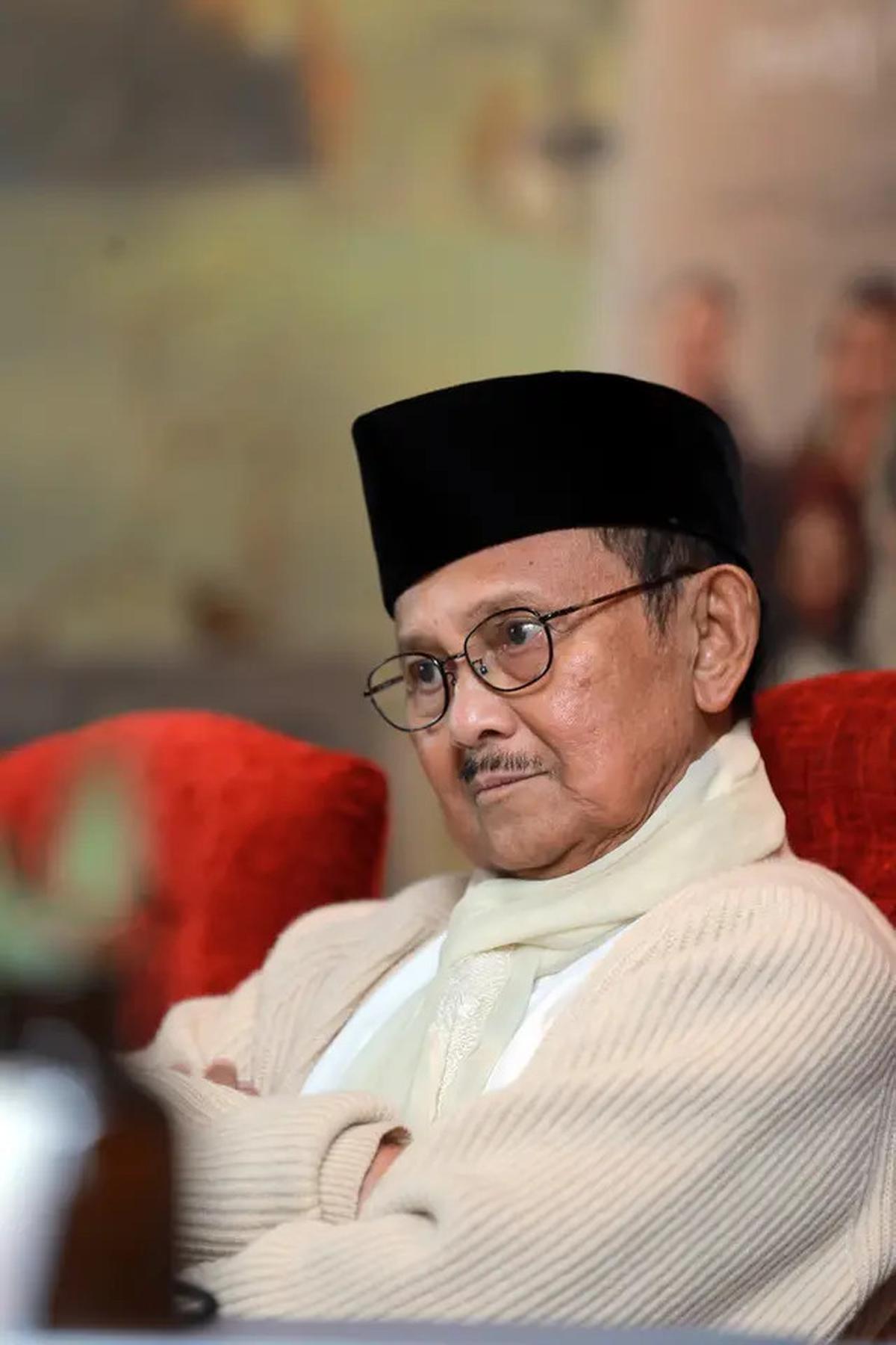 Melanie Subono Unggah Foto Lawas dengan BJ Habibie, Curhat Tiket Pesawat Mahal dan Rupiah Anjlok
