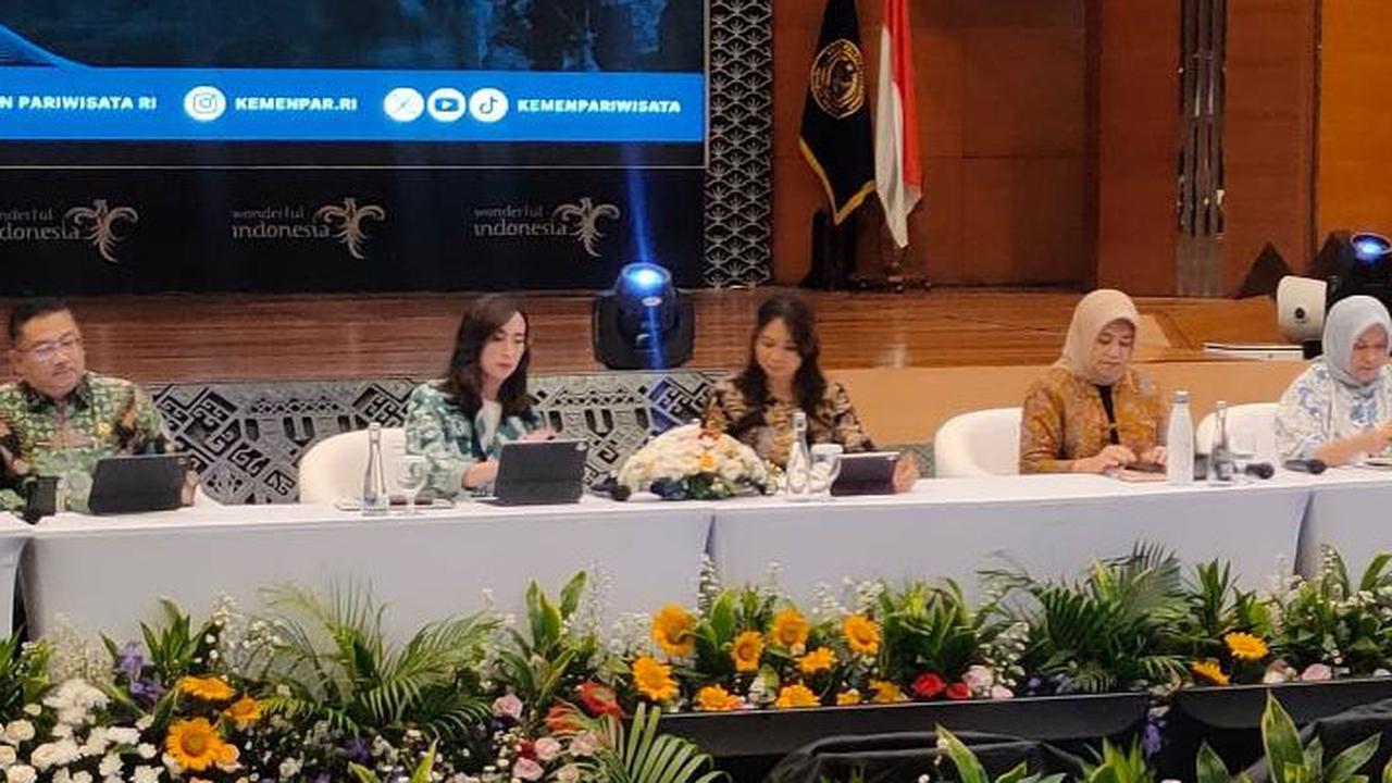 VIDEO: DPR Kritik Menpar "Saya Senang Ibu Menteri Senyumnya Banyak, Tapi Menjelaskan Tak Yakin!"