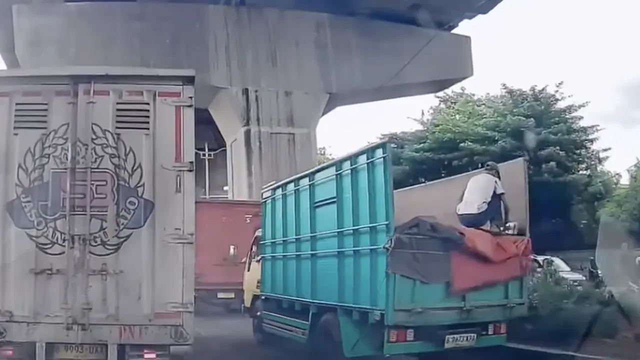 bajing loncat di Cakung Jakarta Timur