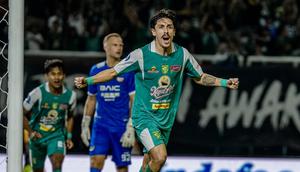 Francisco Rivera cetak gol di laga Persebaya vs Dewa United. (X Persebaya)