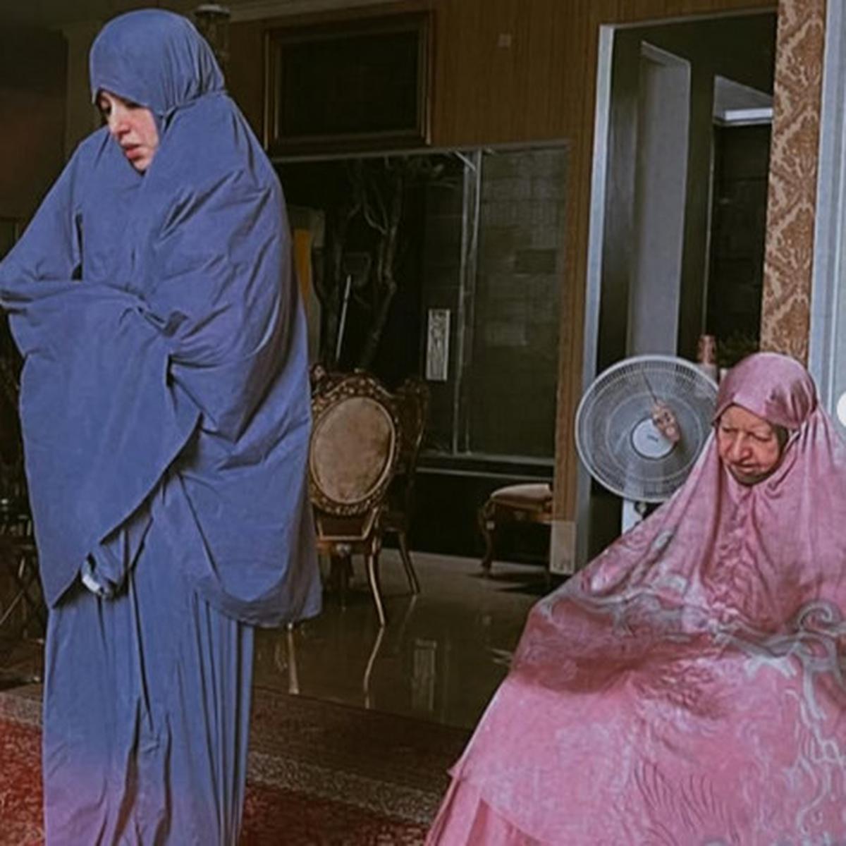 Klarifikasi Fairuz A Rafiq Soal Mukena yang Dipakai saat Salat Usai Ramai Disorot Netizen
