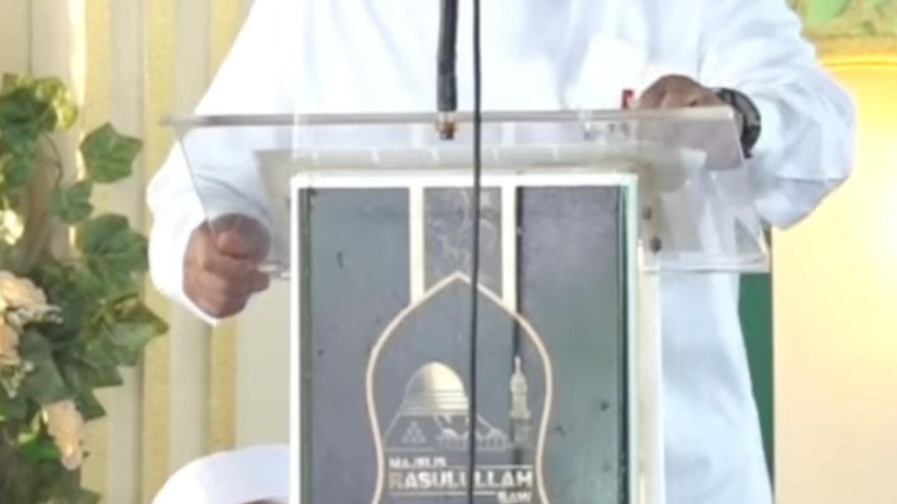 Tuai Pujian, Adab Prabowo Geser Podium Agar Tak Membelakangi Para Ulama