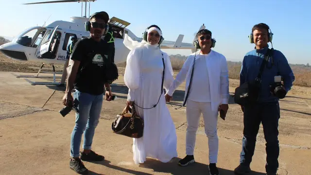 7 Potret Irfan Hakim dan Istri Liburan di Zimbabwe, Seru Main Ke Alam Liar
