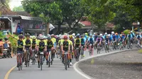 Pesepeda dari Sumatera hingga Papua tersebut akan menempuh total jarak 105,8 kilometer untuk menuju garis finish di Gantasan, lereng Gunung Ijen.