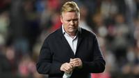 Akhirnya habis juga kesabaran petinggi Barcelona terhadap Ronald Koeman. Ia dipecat pada Kamis (27/10/2021) pagi WIB usai menderita kekalahan 0-1 di laga pekan ke-11 LaLiga menghadapi Rayo Vallecano. Ia adalah pelatih kelima yang pernah dipecat Barcelona. (AP/Manu Fernandez)