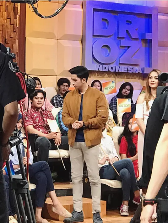 Aditya lulusan Fakultas Kedokteran Universitas YARSI April 2017 dengan menyandang gelar S.Ked. Pada tahun 2013 silam juga menyabet gelar Most Shine Star Teen dalam ajang pemilihan model majalah remaja Star Teen. (Instagram/adityaspratama)